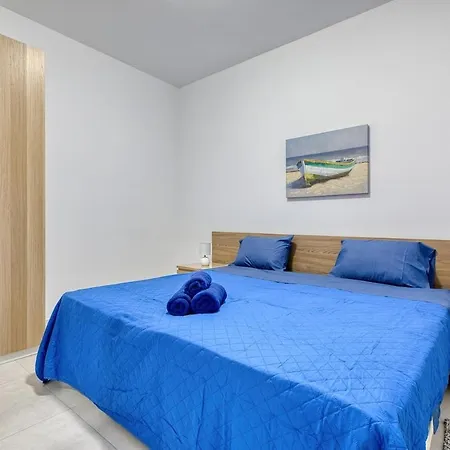 Peaceful 2br Flat Garden View شقة *